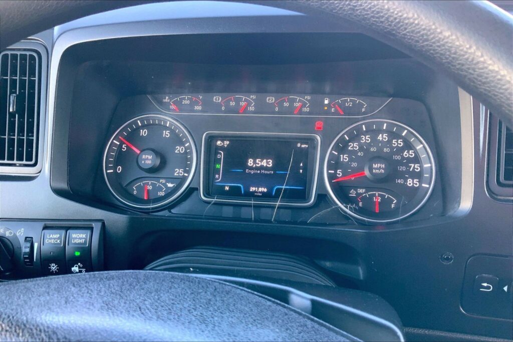 2022 CUM LT625 6×4 Sleeper