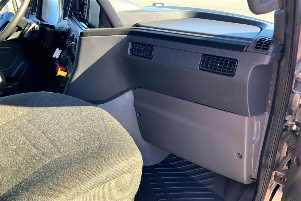 2022 CUM LT625 6×4 Sleeper