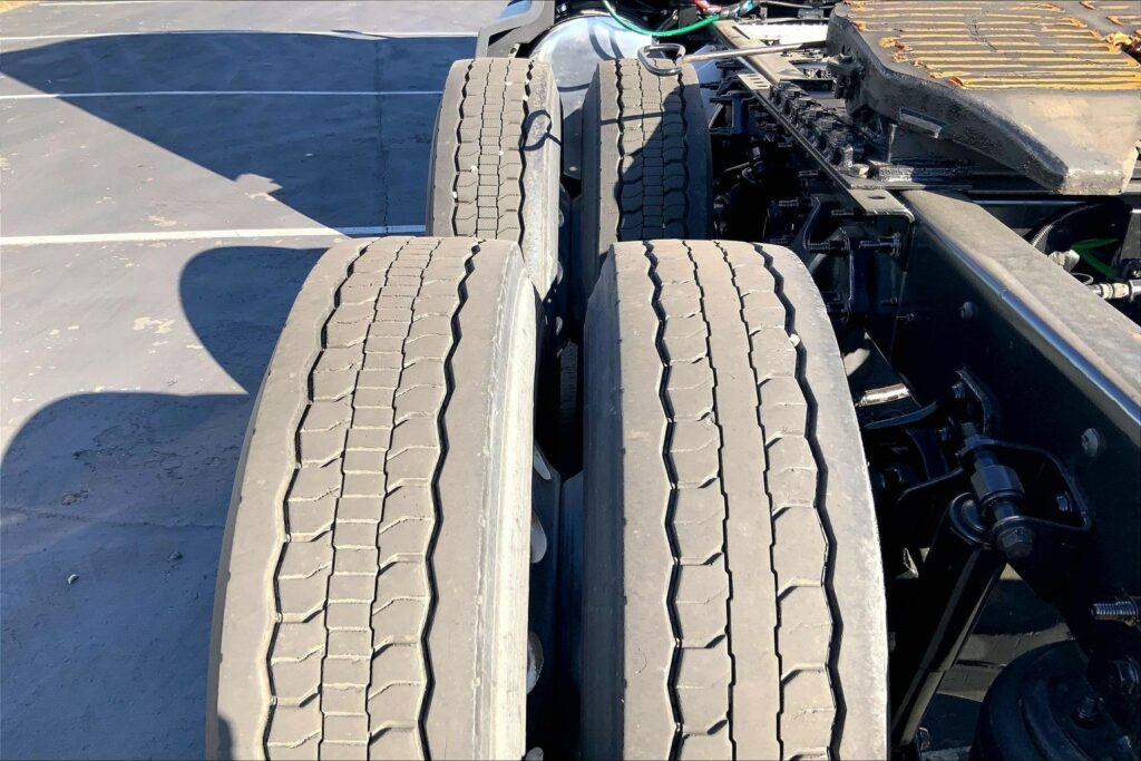 2022 CUM LT625 6×4 Sleeper