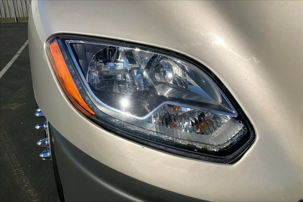 2022 CUM LT625 6×4 Sleeper