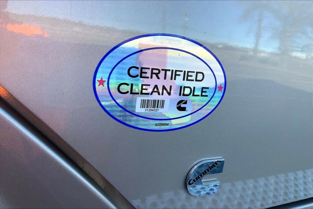 2022 CUM LT625 6×4 Sleeper