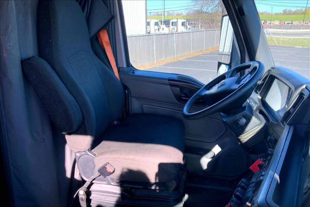 2022 CUM LT625 6×4 Sleeper