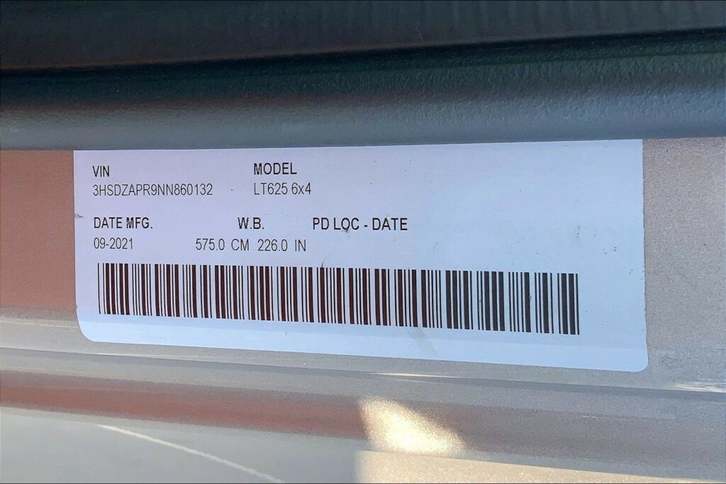 2022 CUM LT625 6×4 Sleeper