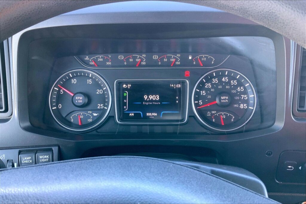 2022 CUM LT625 6×4 Sleeper