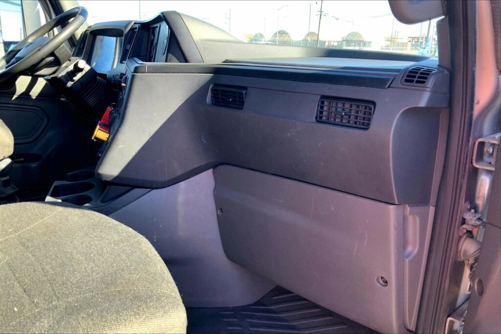 2022 CUM LT625 6×4 Sleeper