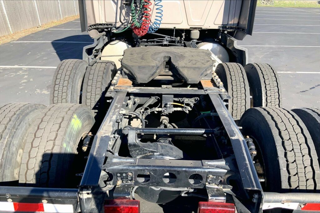 2022 CUM LT625 6×4 Sleeper