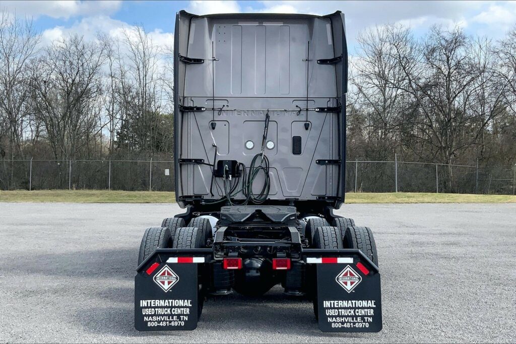 2022 CUM LT625 6×4 Sleeper