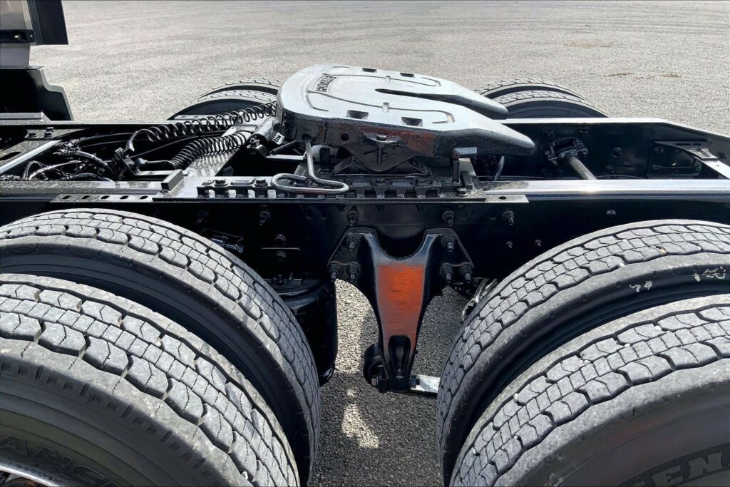 2022 CUM LT625 6×4 Sleeper