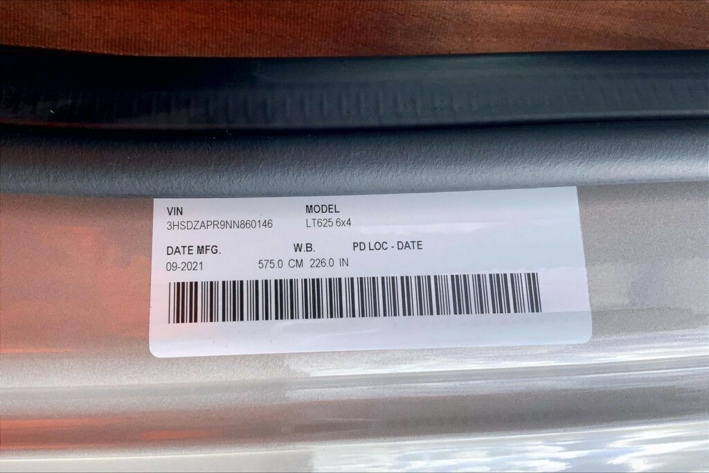 2022 CUM LT625 6×4 Sleeper