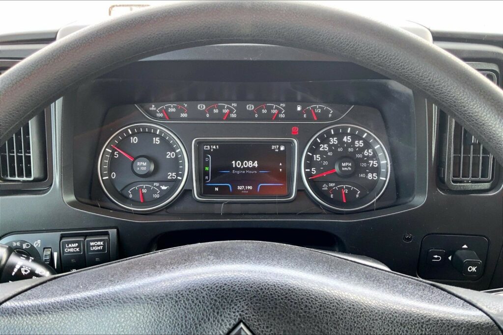 2022 CUM LT625 6×4 Sleeper