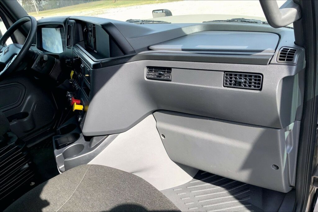 2022 CUM LT625 6×4 Sleeper