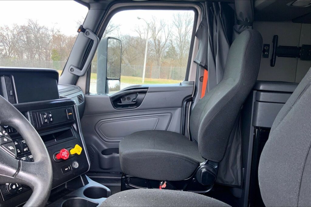 2022 CUM LT625 6×4 Sleeper