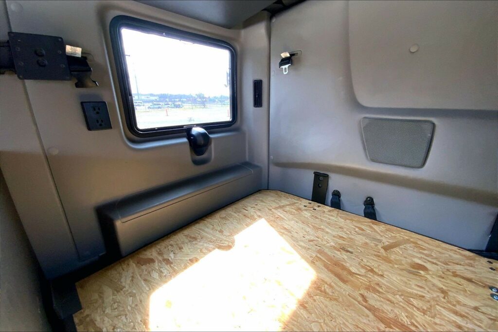 2022 CUM LT625 6×4 Sleeper