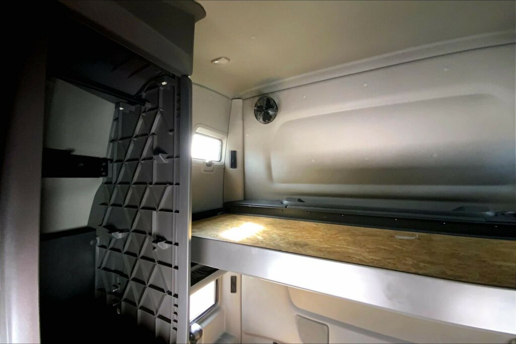 2022 CUM LT625 6×4 Sleeper