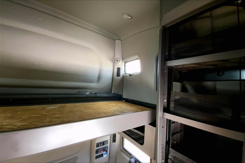 2022 CUM LT625 6×4 Sleeper