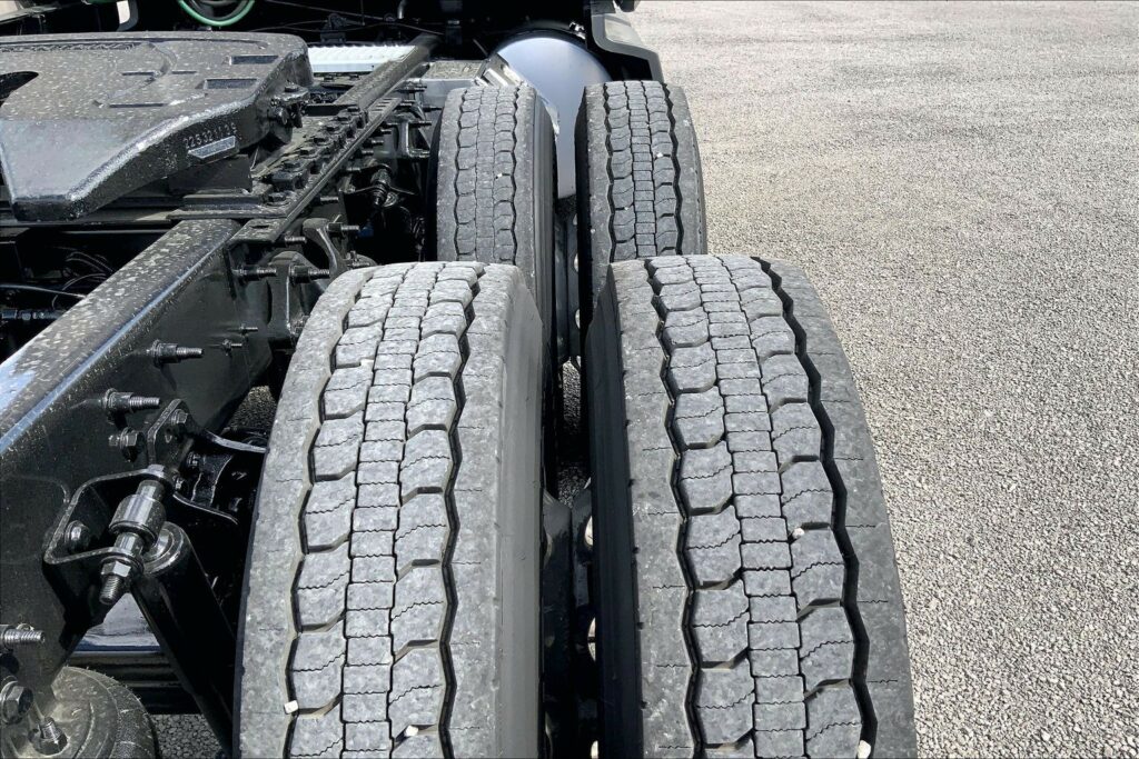 2022 CUM LT625 6×4 Sleeper