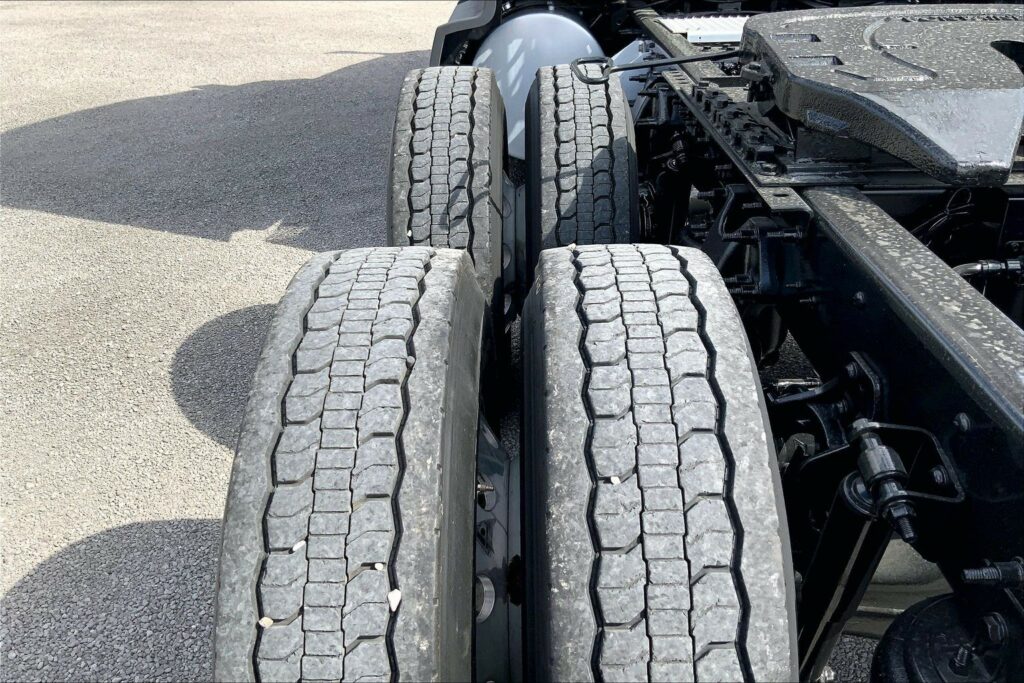 2022 CUM LT625 6×4 Sleeper