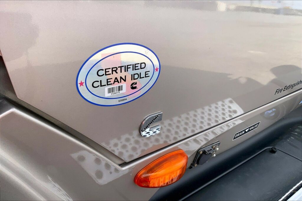 2022 CUM LT625 6×4 Sleeper