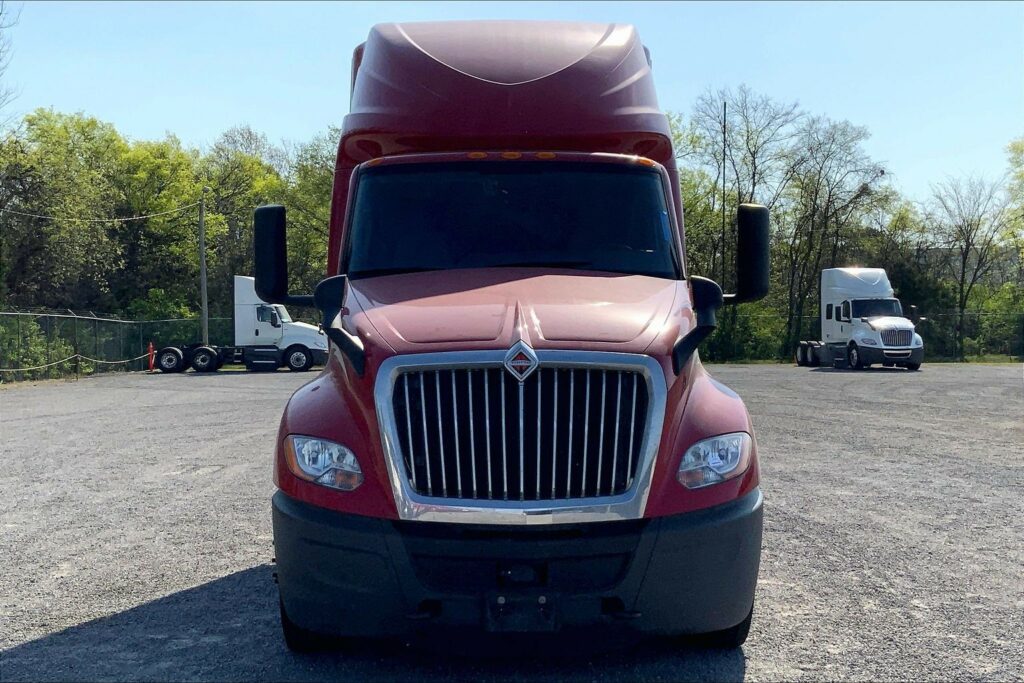 2023 CUM LT625 6X4 Sleeper