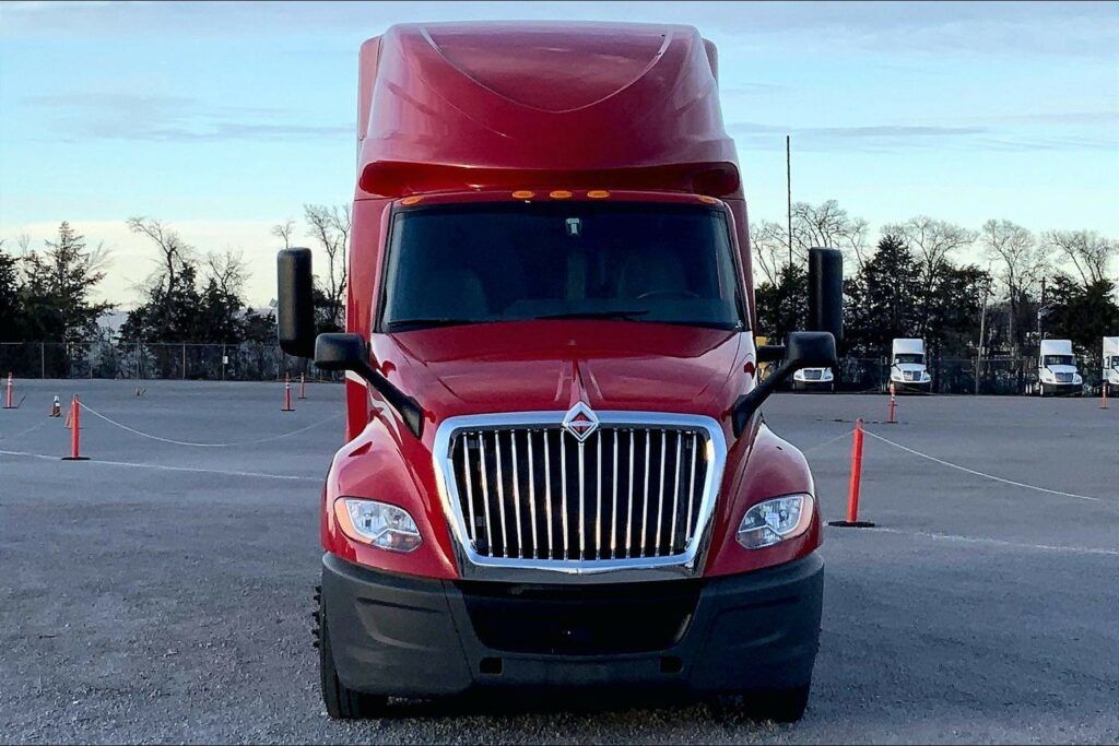 2023 CUM LT625 6X4 Sleeper