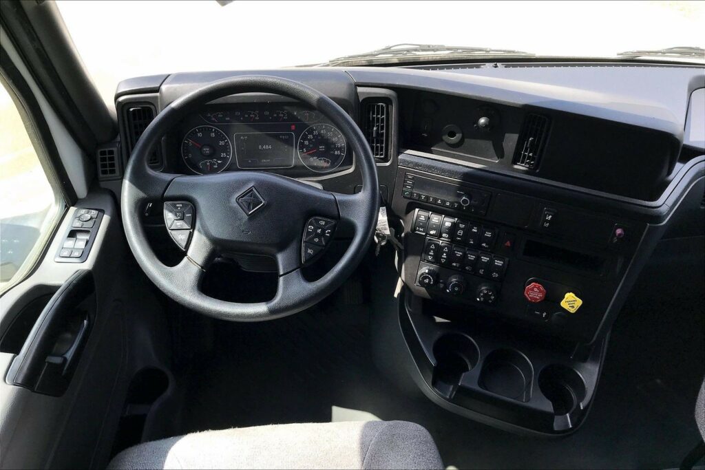 2023 INT LT625 6×4 Sleeper