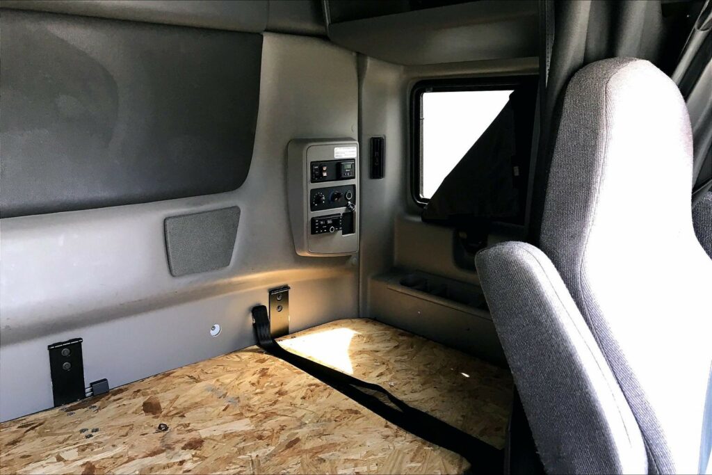 2023 INT LT625 6×4 Sleeper