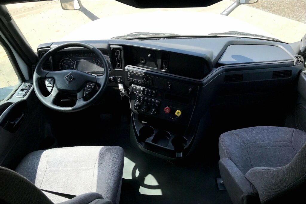 2023 INT LT625 6×4 Sleeper