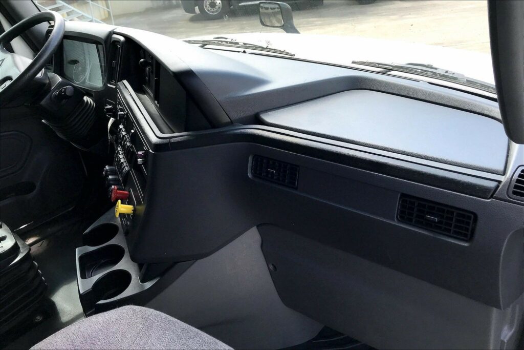 2023 INT LT625 6×4 Sleeper