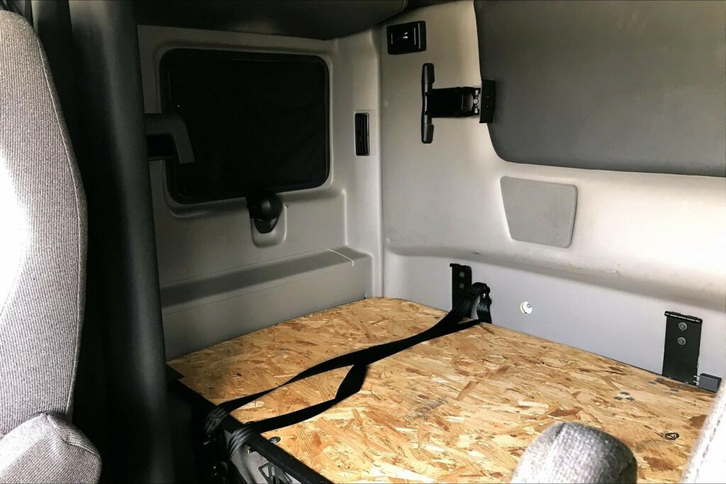 2023 INT LT625 6×4 Sleeper