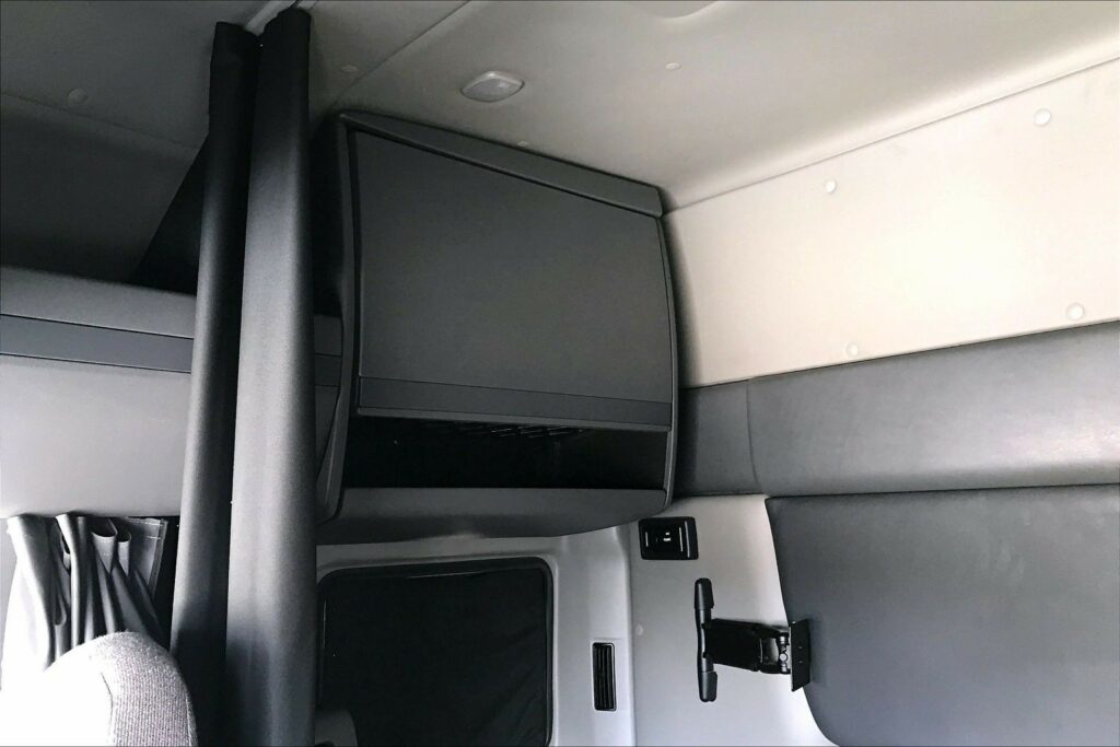 2023 INT LT625 6×4 Sleeper