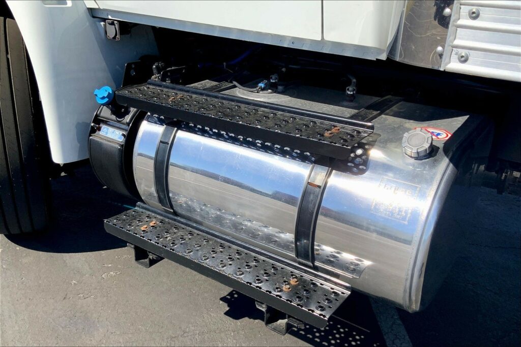 2021 CUM MV607 Medium Conventional
