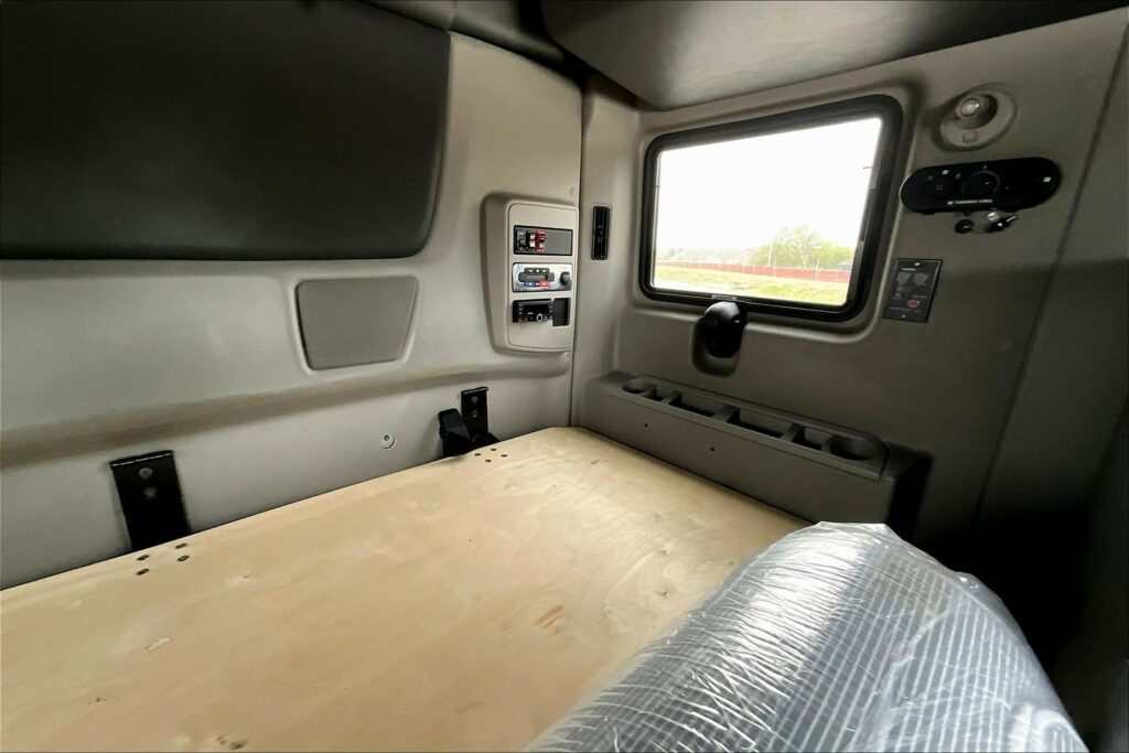 2021 CUM LT625 6×4 Sleeper