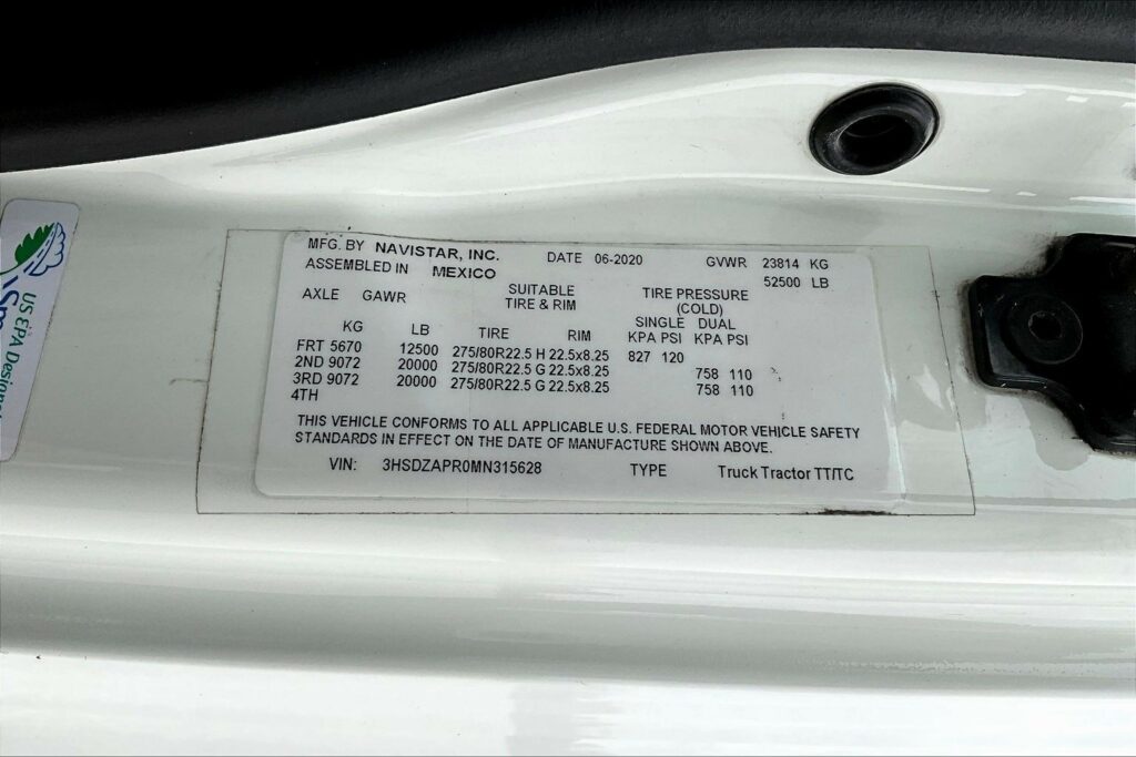 2021 CUM LT625 6×4 Sleeper