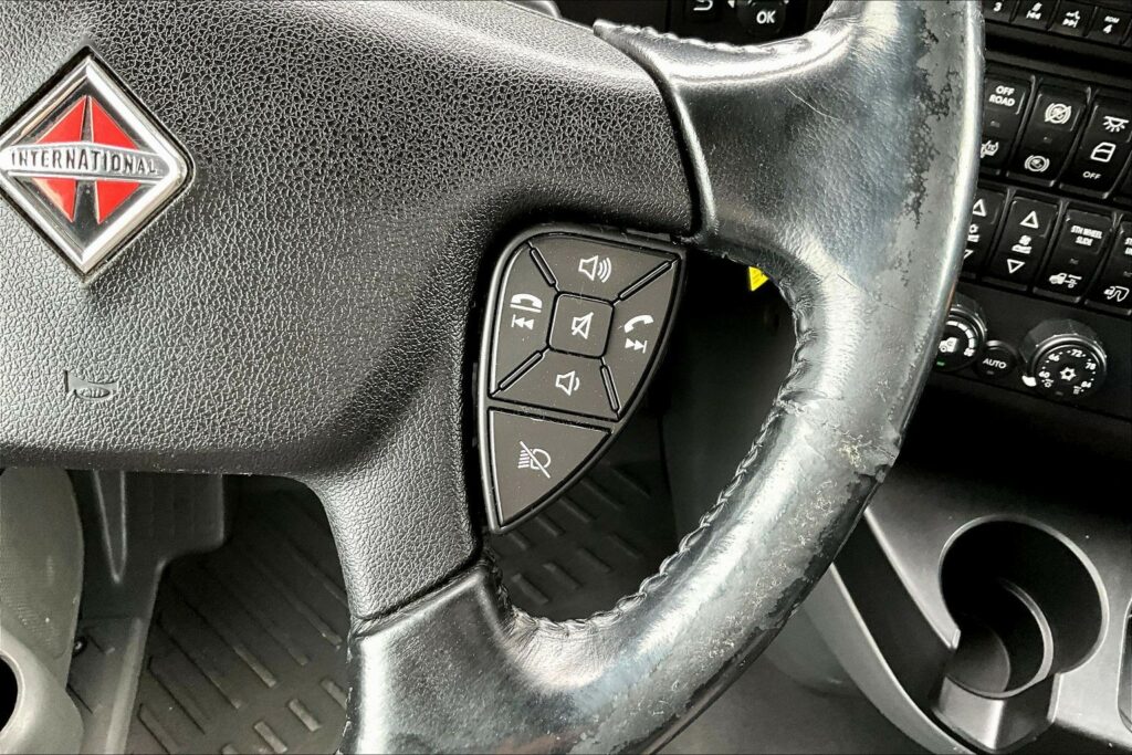 2021 CUM LT625 6×4 Sleeper