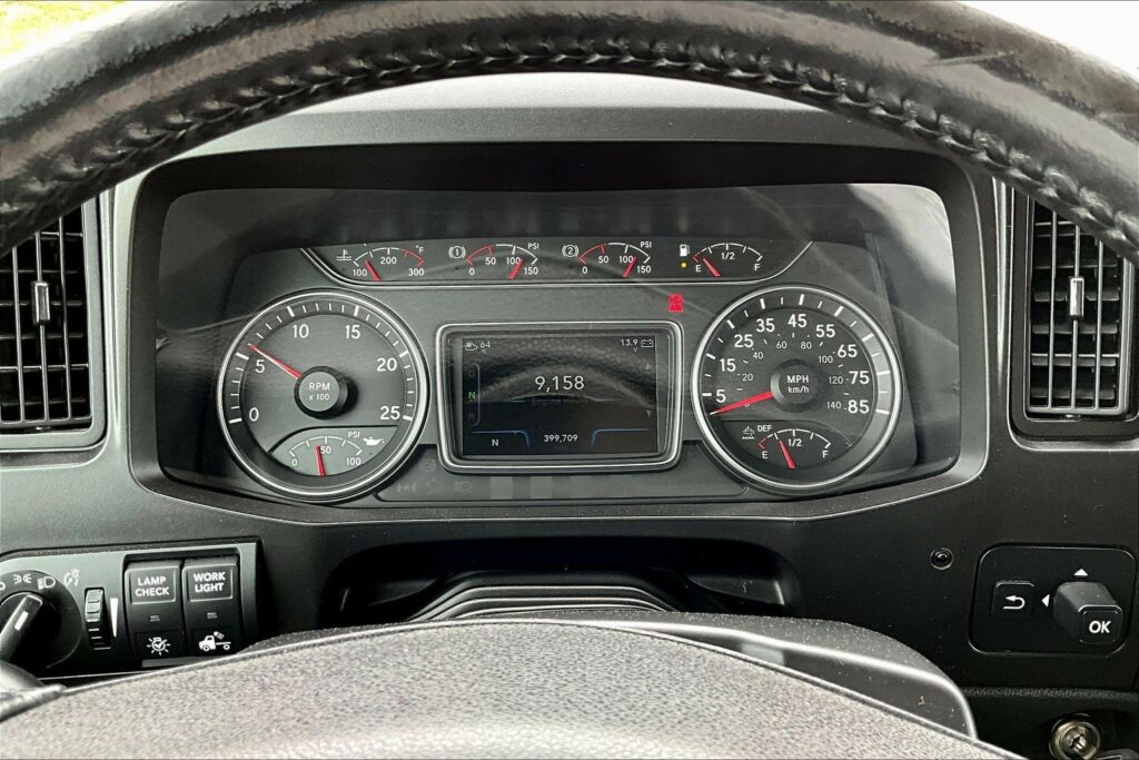 2021 CUM LT625 6×4 Sleeper