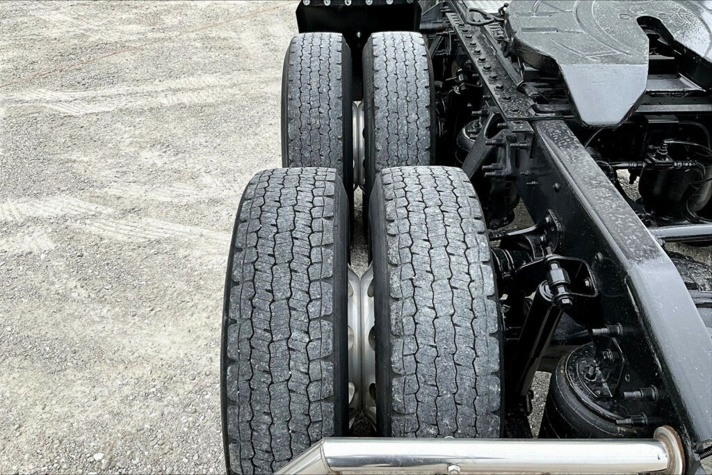 2021 CUM LT625 6×4 Sleeper