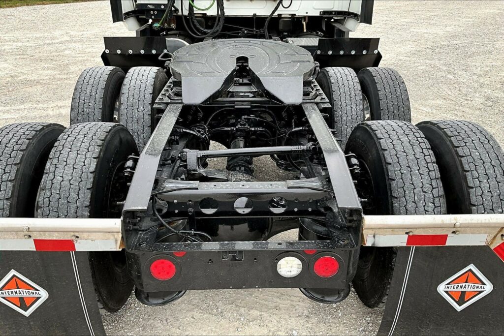 2021 CUM LT625 6×4 Sleeper