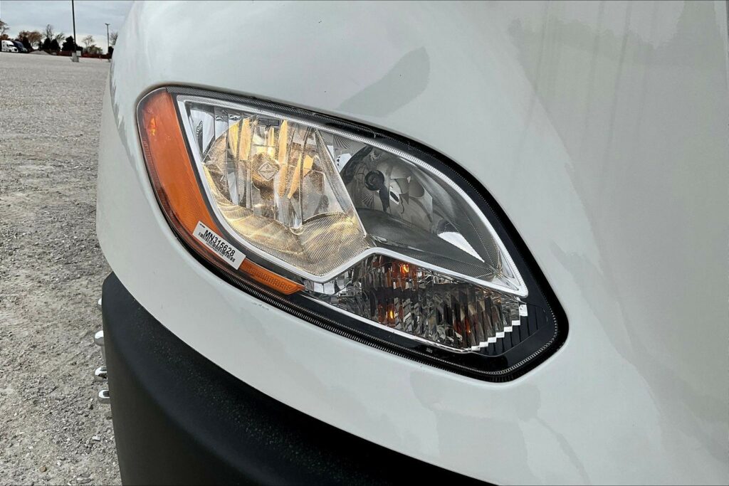 2021 CUM LT625 6×4 Sleeper