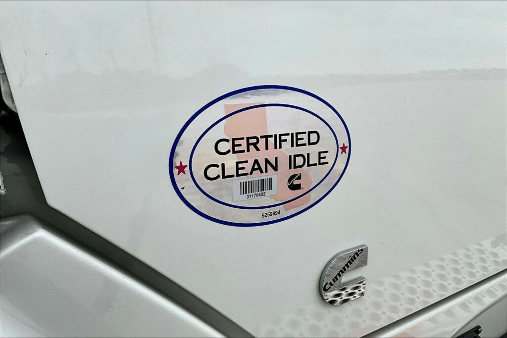 2021 CUM LT625 6×4 Sleeper