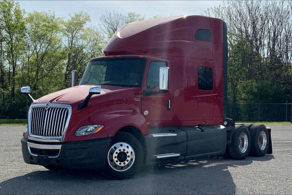 2022 CUM LT625 6×4 Sleeper