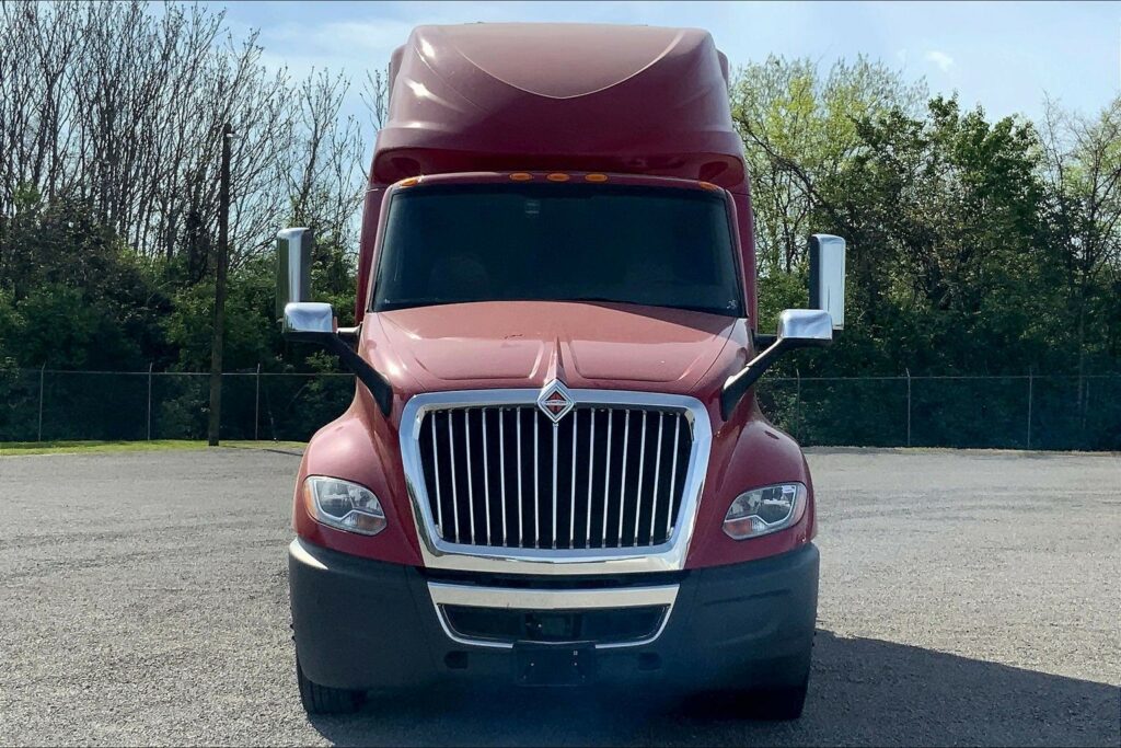 2022 CUM LT625 6×4 Sleeper