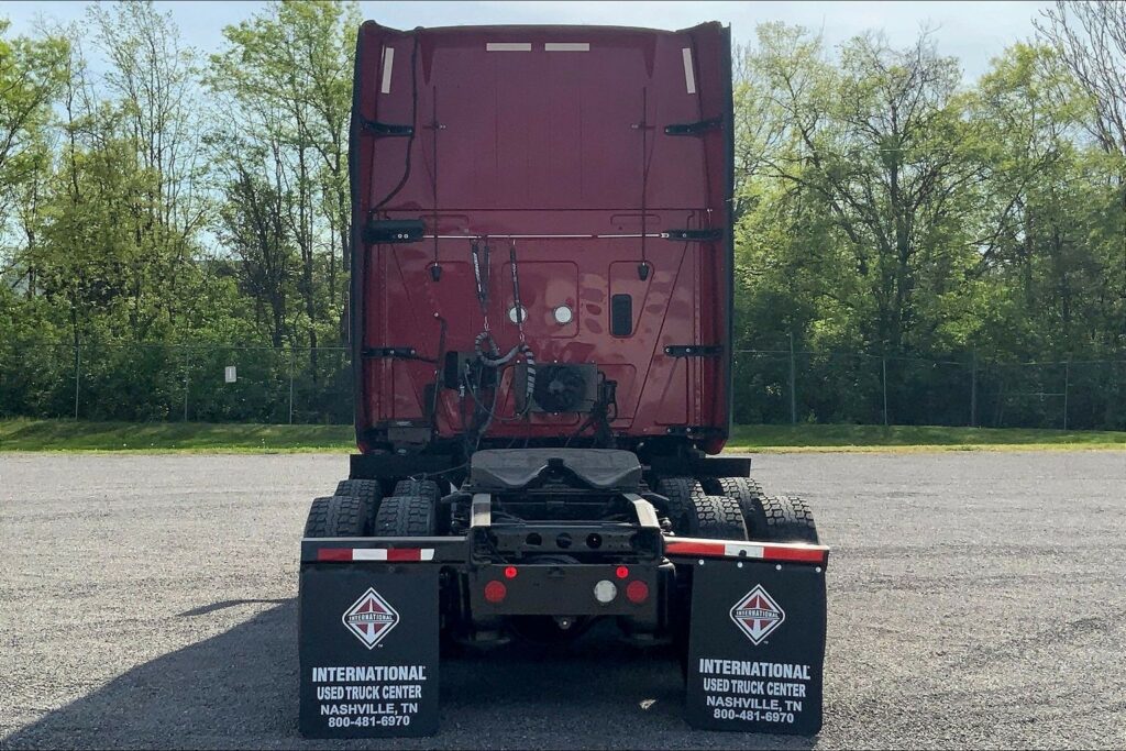 2022 CUM LT625 6×4 Sleeper