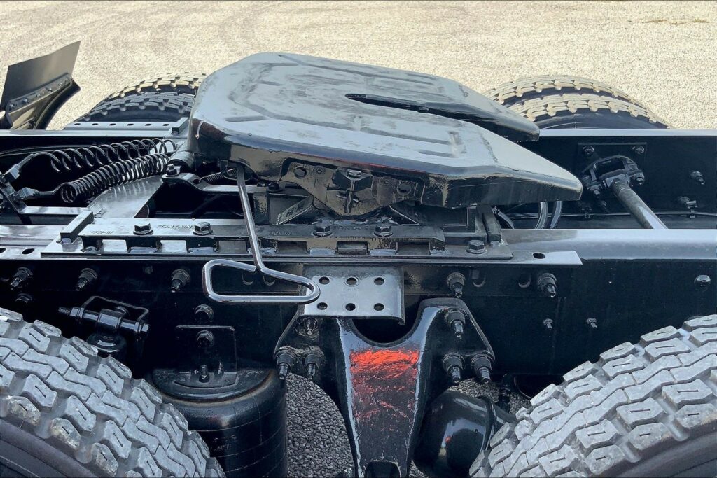 2022 CUM LT625 6×4 Sleeper