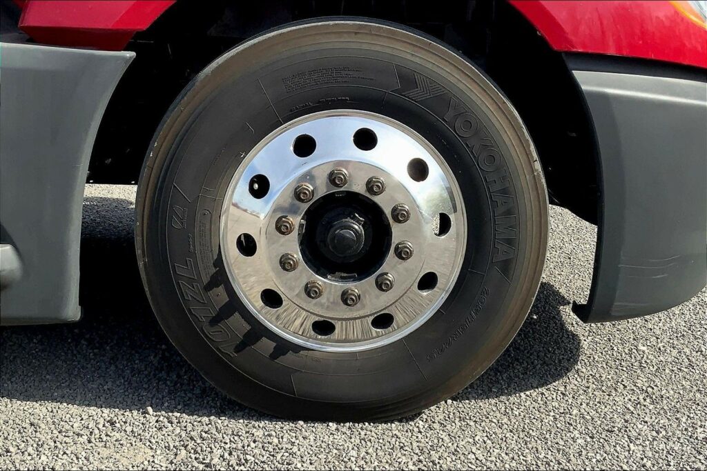 2022 CUM LT625 6×4 Sleeper