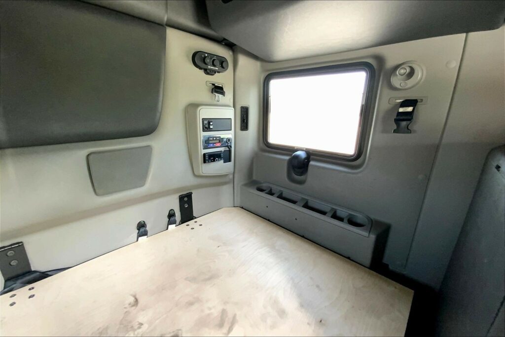 2022 CUM LT625 6×4 Sleeper