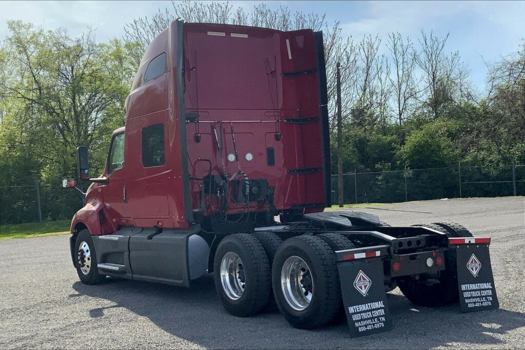 2022 CUM LT625 6×4 Sleeper