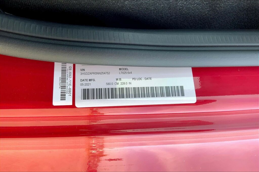 2022 CUM LT625 6×4 Sleeper