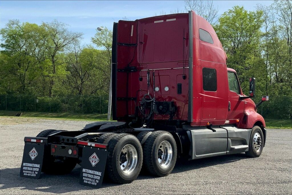 2022 CUM LT625 6×4 Sleeper