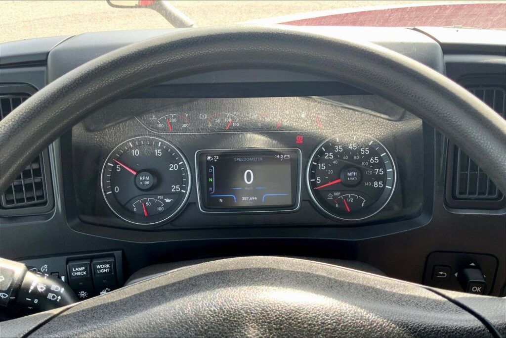 2022 CUM LT625 6×4 Sleeper