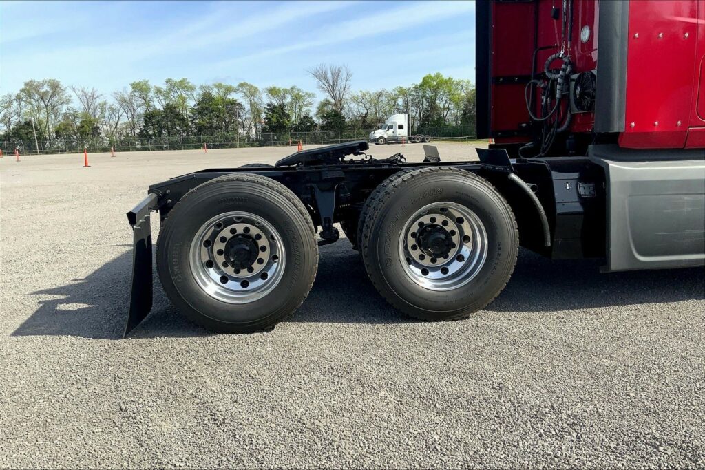 2022 CUM LT625 6×4 Sleeper